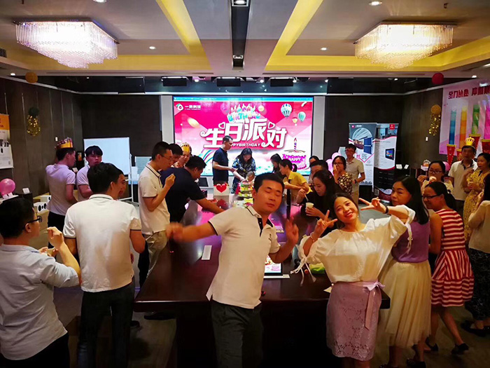 <b>9888拉斯维加斯科技2018年第二季度生日会暨歌王争霸赛圆满举行</b>